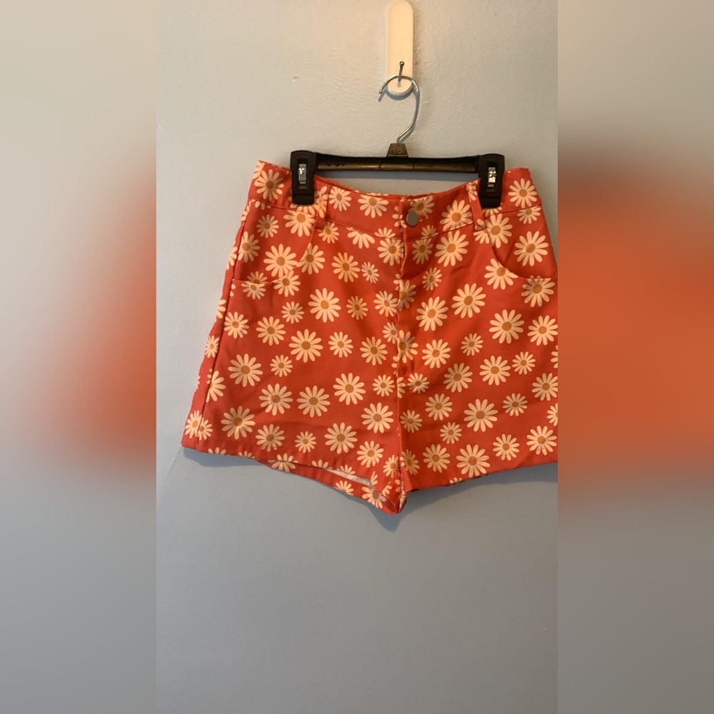 SHEIN  daisy short size 6